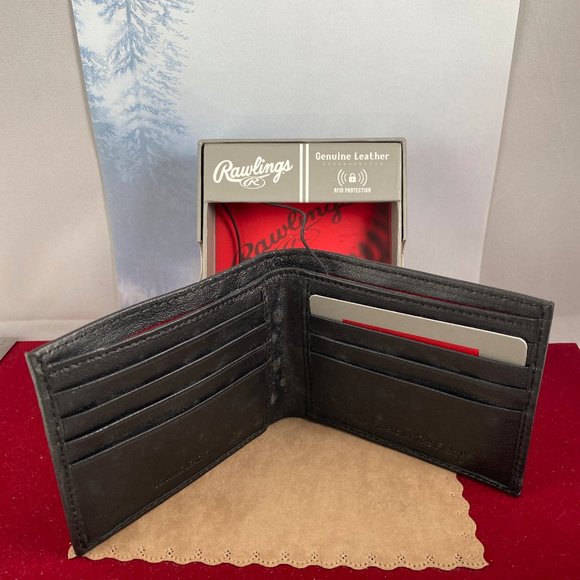Rawlings Baseball Stitch bifold wallet crafted from Black Baseball Glove Leather - Picture 2 of 4